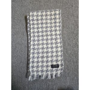 John Branigan Weavers Gray/ White Wool Blend Houndstooth Scraf Made In IRELAND